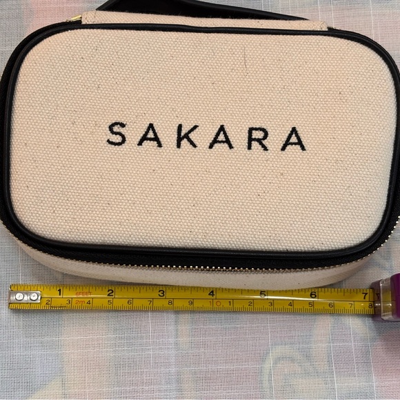 Sakara Poolside Travel Pouch New - Picture 5 of 8